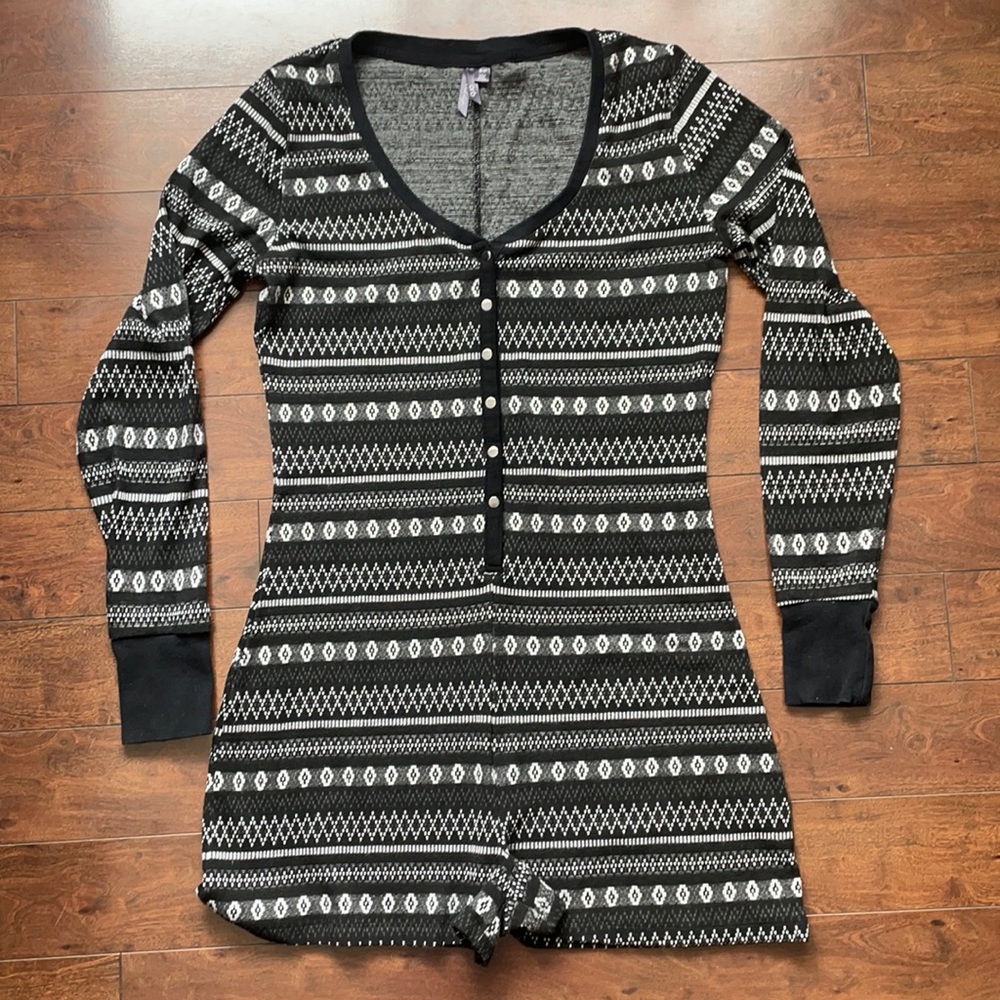 Orb Long Sleeve Romper Sleepwear